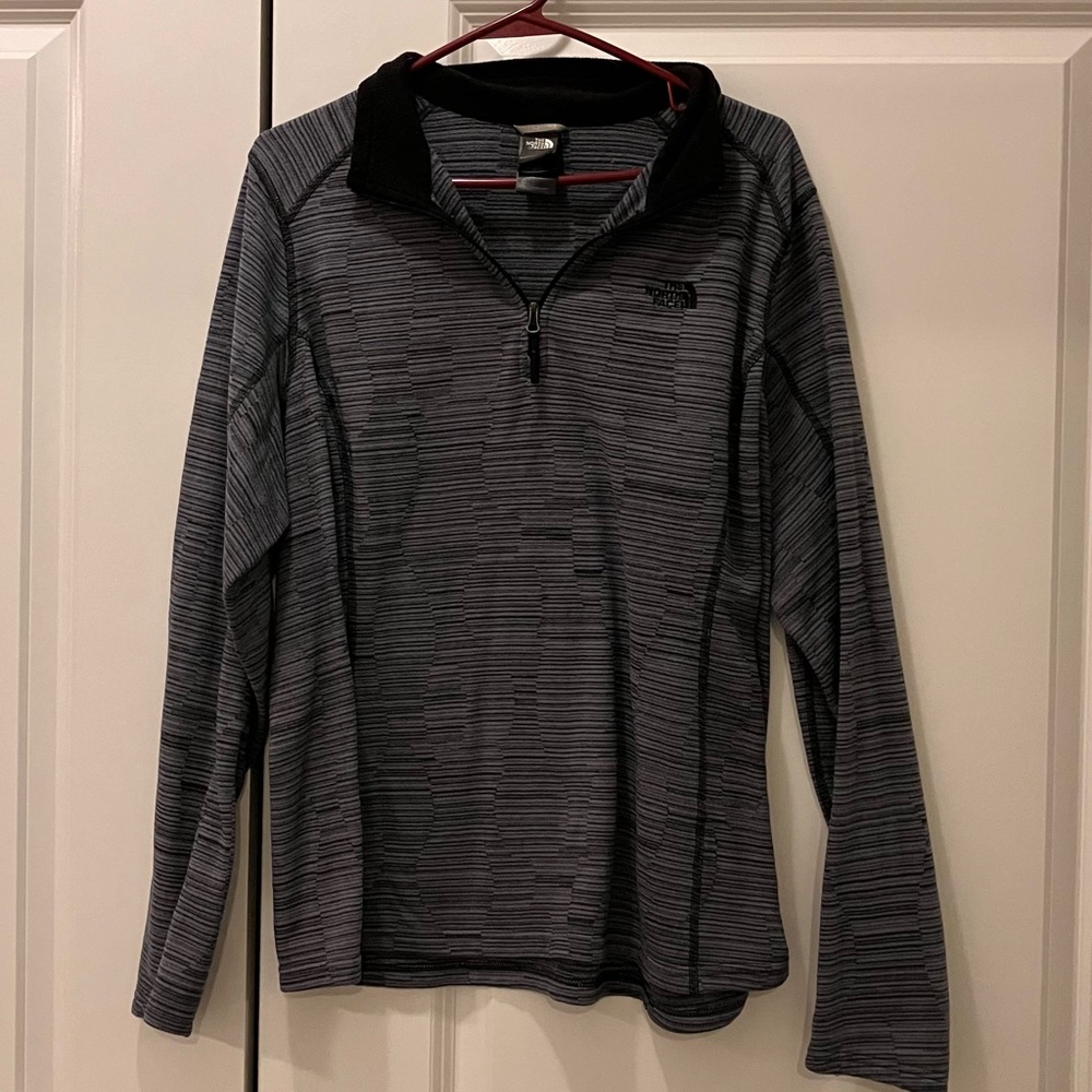 Dark grey and black 1/4 zip from The North Face. Cozy!